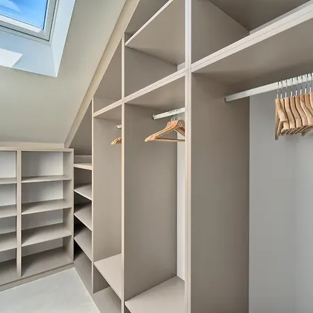 Franc Apartment *